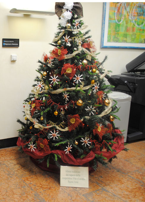 Immagini Alberi Di Natale Addobbati.L Albero Di Natale In Municipio Ci Pensa Vita E Lavoro Oggi Treviso News Il Quotidiano Con Le Notizie Di Treviso E Provincia Oggitreviso