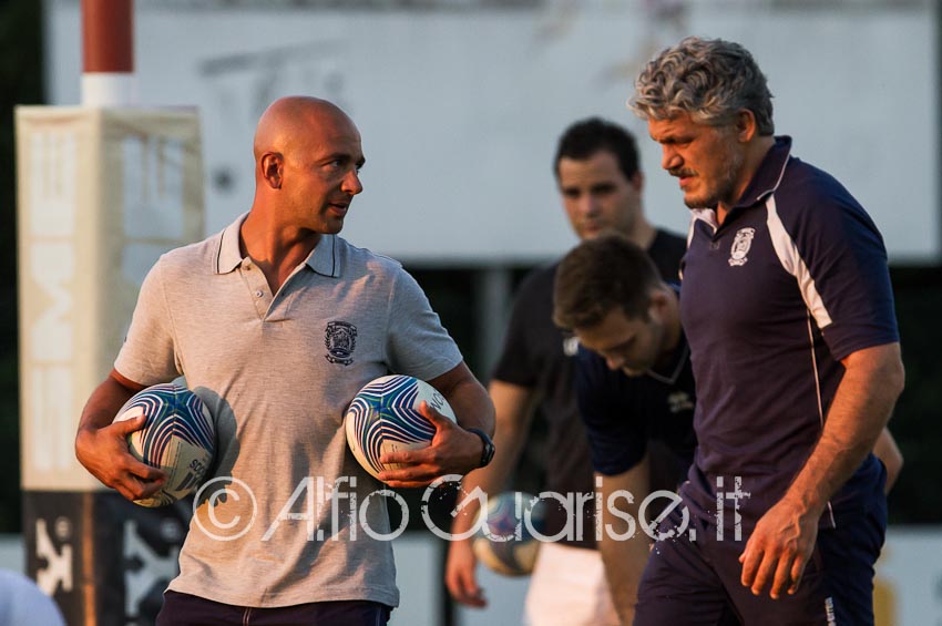 i due tecnici durante la gara di precampionato