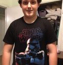 Indossa maglietta di Star Wars, la scuola lo invita a coprirsi: 