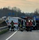 Schianto tra camion e ambulanza, tre vittime: oggi il funerale del camionista dell'azienda di Oderzo