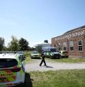 Bambine accoltellate mentre fanno yoga vicino a Liverpoll, il Regno Unito sotto choc Due morti e 11 feriti. Fermato un diciassettenne, la polizia esclude il terrorismo