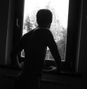 Stava nudo alla finestra per mostrarlo alla vicina