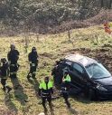 Auto cade in un dirupo precipitando per decine di metri, un morto 