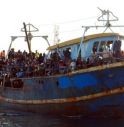 Barcone con centinaia di migranti si capovolge di fronte alla Libia