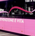 Tumore al seno, il bus rosa della prevenzione fa tappa a Treviso