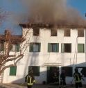 Fiamme al tetto in legno: paura a Crocetta