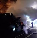 Il Tir prende fuoco in corsa sul Passante di Mestre