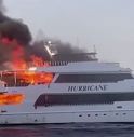 Yacht in fiamme nel Mar Rosso