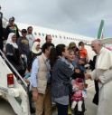 Il Papa accoglie in Vaticano tre famiglie di rifugiati musulmani