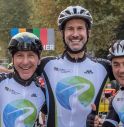 Nella foto: Ken Podziba (al centro) alla partenza dell’edizione 2021 della Prosecco Cycling, insieme a Claudio Chiappucci (a destra) e Marco Saligari