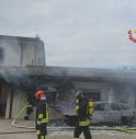 Casale, incendio al garage: bruciate due auto