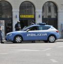 Conegliano, lo fermano mentre ruba all'interno di una Mercedes