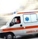 Auto contro ambulanza ma il responsabile scappa