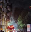 Incendio in un condominio, 20 intossicati 