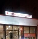 Aggredisce quattro operatori al pronto soccorso