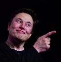 Elon Musk regala un milione di dollari al giorno, a caso, per chi vota Trump