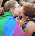 Francia, primo sì dei deputati a nozze gay