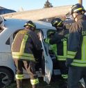 Auto si schianta contro il guardrail a Mansué: due feriti