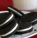 “Ammoniaca nei biscotti Oreo per renderli neri”, l’inchiesta olandese