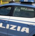 Sferra pugno a un agente, arrestato e allontanato dalla città