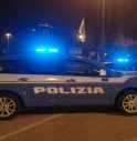 Di notte a fari spenti e contromano per evitare i controlli, ma viene fermato: era ubriaco