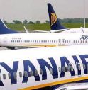 Genova, atterraggio d'emergenza per volo Ryanair: due passeggeri in ospedale