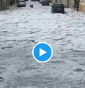 Grandinata record, la strada è un fiume di ghiaccio - Video