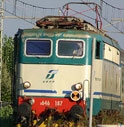 DUE RAGAZZI LANCIANO SASSI CONTRO IL FINESTRINO DI UN TRENO