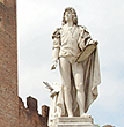 STATUA DI GIORGIONE A RISCHIO CADUTA, IL COMUNE ORDINA UNA PERIZIA