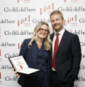 Vino, a VinoVip Cortina 'Civiltà del bere' consegna a Marina Cvetic il Premio Khail 2024.