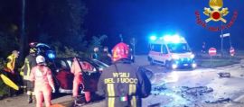 Esce dalla macchina incidentata e muore travolto da un'auto