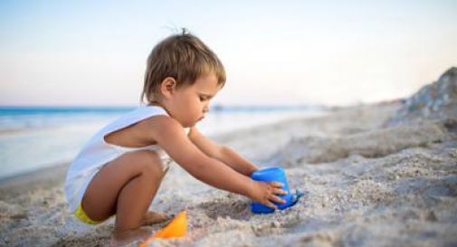 Fiaso, 'bimbi sono vulnerabili e vanno protetti, no spiaggia in ore centrali'.