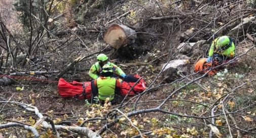 Boscaiolo travolto da un masso nel bosco 