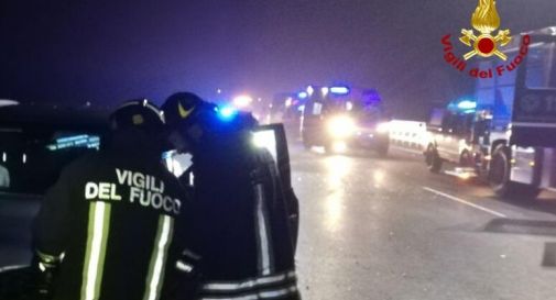 Incidente tra due auto in A4, otto persone coinvolte 