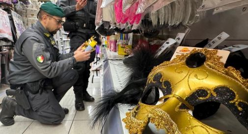 Scherzi di carnevale pericolosi, la Finanza ne sequestra oltre centomila -  BlogSicilia - Ultime notizie dalla Sicilia