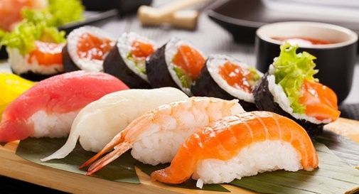 Scappano senza pagare il conto in un ristorante sushi del centro di Castelfranco