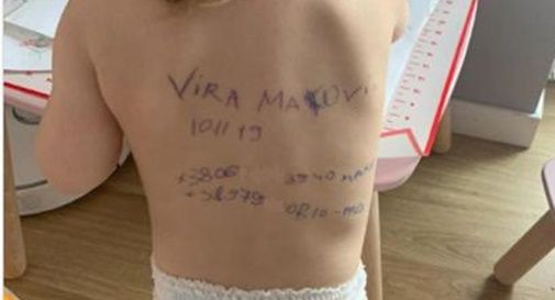 Ucraina, bimba con nome scritto sul corpo