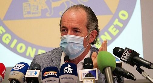 Scritte Novax contro Luca Zaia