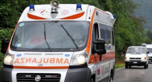 Tragedia sul lavoro: 51enne precipita dal tetto di un capanno