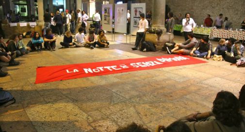 La notte dei senza dimora: dormire all'aperto con chi una casa non ce l'ha