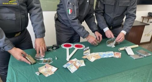 Beccano il pusher con 340 dosi da vendere