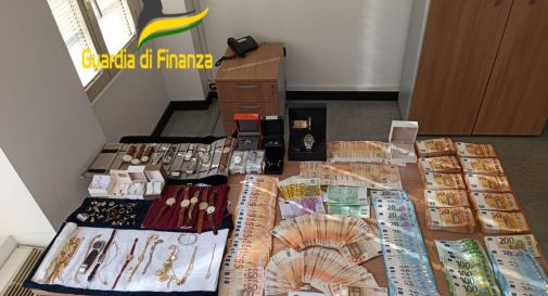 Contrabbando di orologi di lusso, maxi-sequestro di 23 milioni di euro