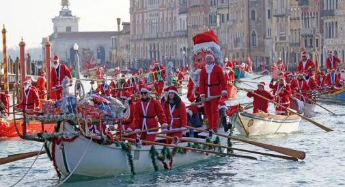 Babbi Natale sul Canal Grande