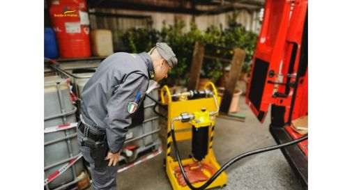 Nel garage operava un vero e proprio distributore abusivo di carburante 