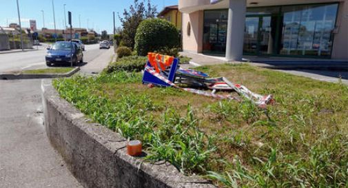 Ragazzo travolto: folla ai funerali, tanti amici di Giovanni