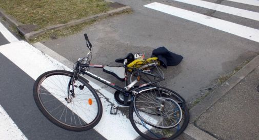 Auto investe ragazzina 15enne in bici, è grave 