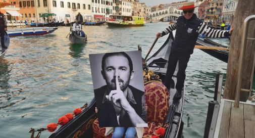 Violenza sulle donne: a Venezia flash mob in gondola