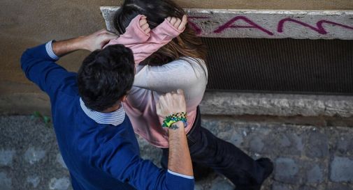 Ragazzina picchiata dal padre, scatta la protezione di genere 