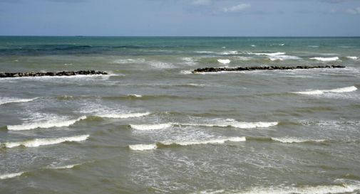 Salvati due turisti entrati in mare con bandiera rossa a Jesolo