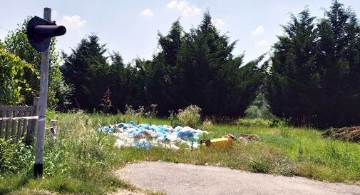 discarica abusiva in via Lauretana a Montebelluna 